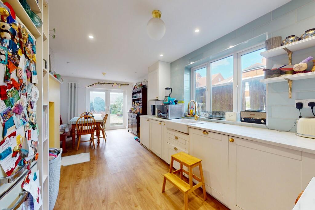 House in Folkestone, Morehall - More