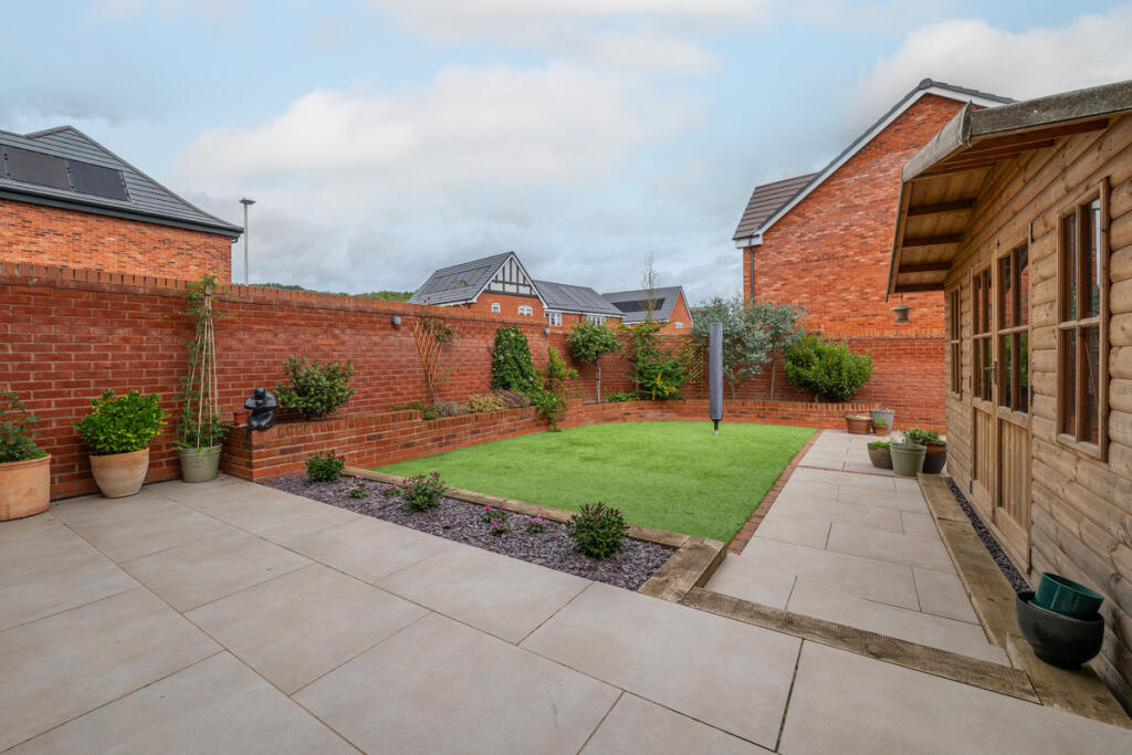 House in Burton-on-Trent, Tatenhill - More