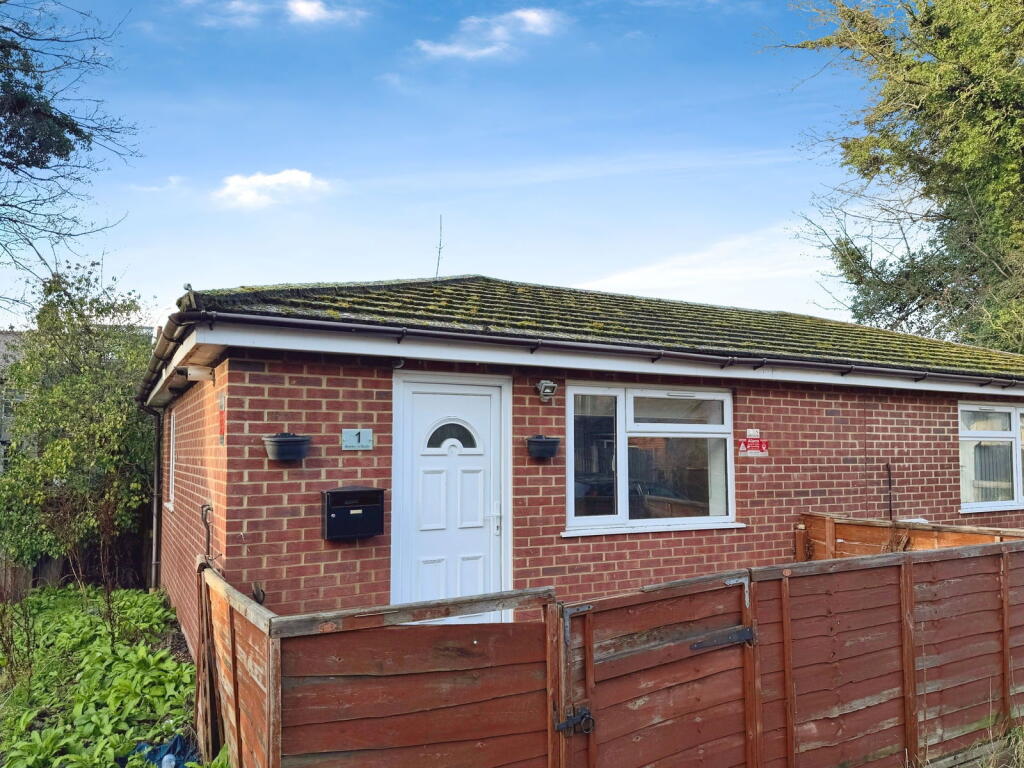 Main image of property: Brantwood Studios, rear of 44 Brantwood Road, Luton, LU1 1JJ