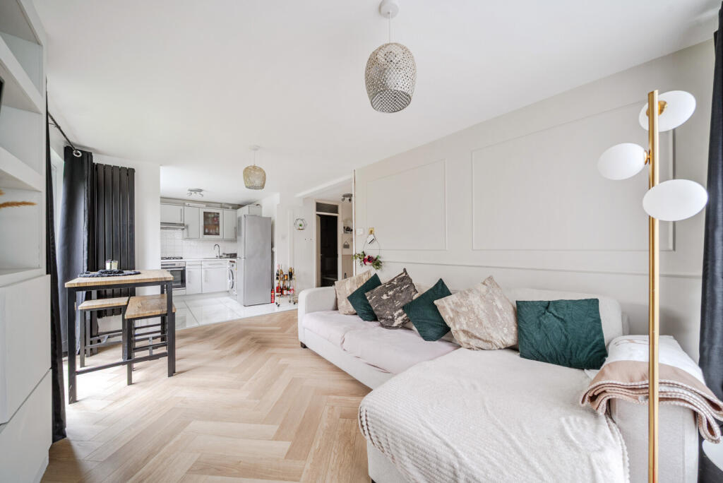 Apartment in Sunbury-on-Thames, Kempton Park - View 5