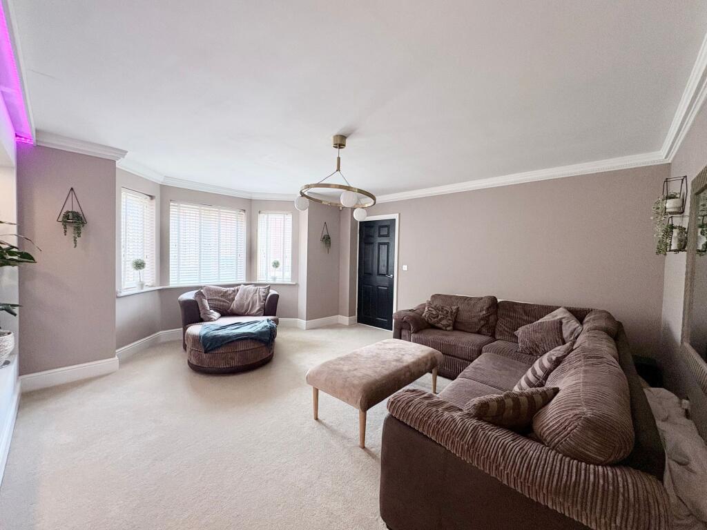 House in Doncaster, Cantley - More
