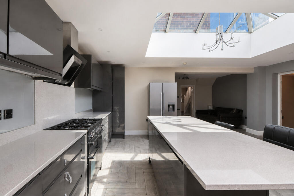 House in London, Collier Row - View 5