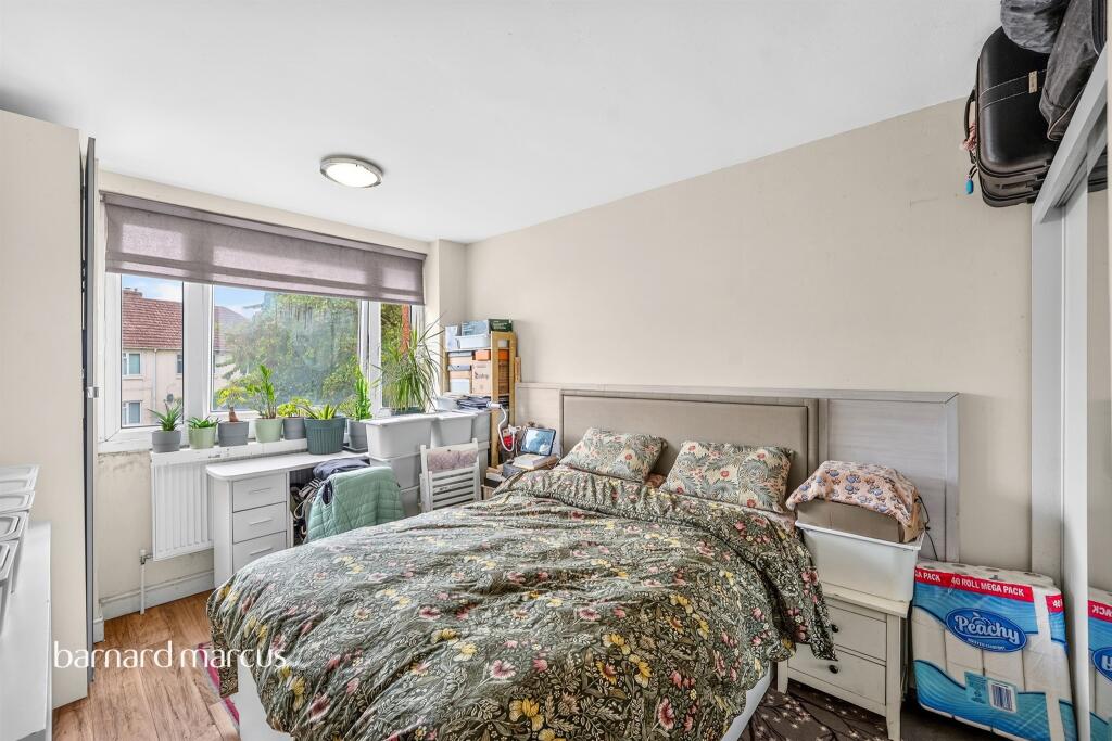 Apartment in London - More