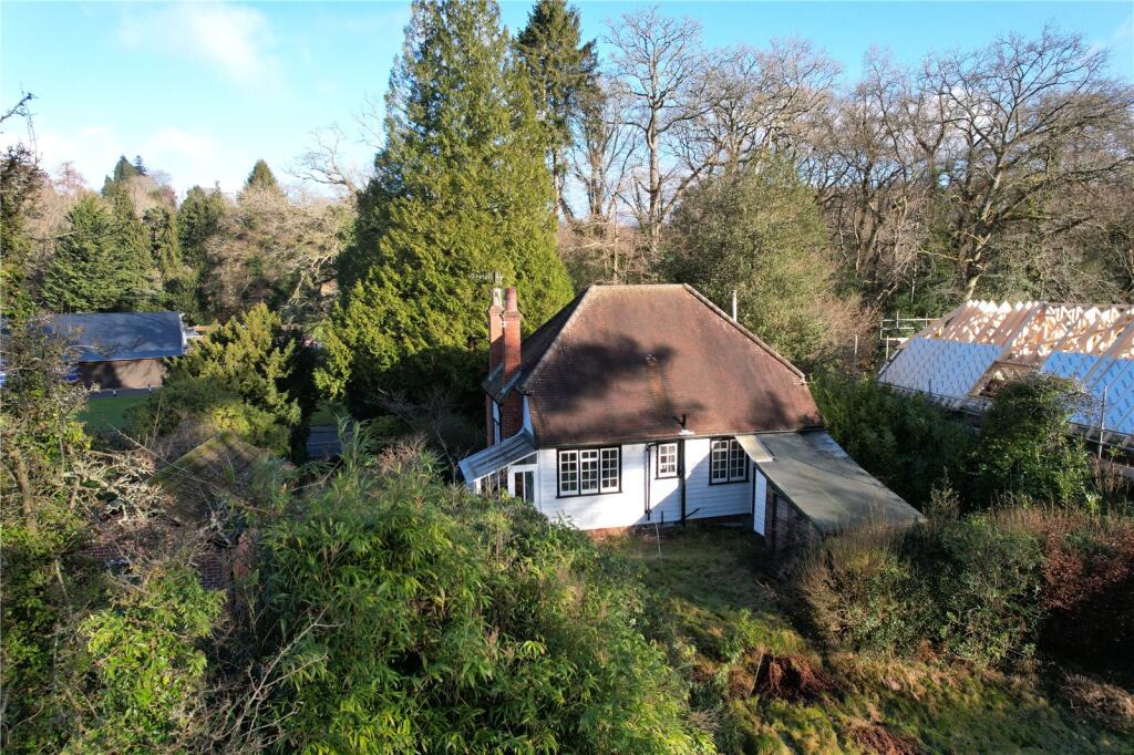 2-bed house on Bell Road, Haslemere, Surrey, GU27, £450,000