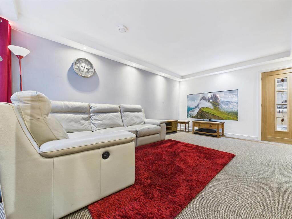 Whalton Close, Wardley photo 4