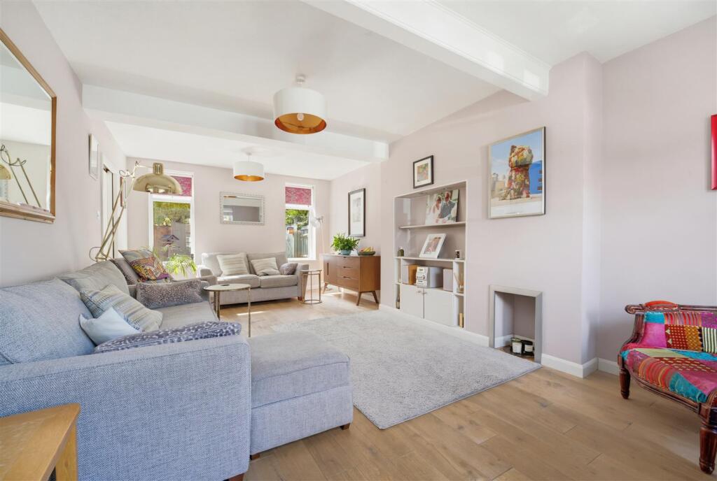 House in London - View 2