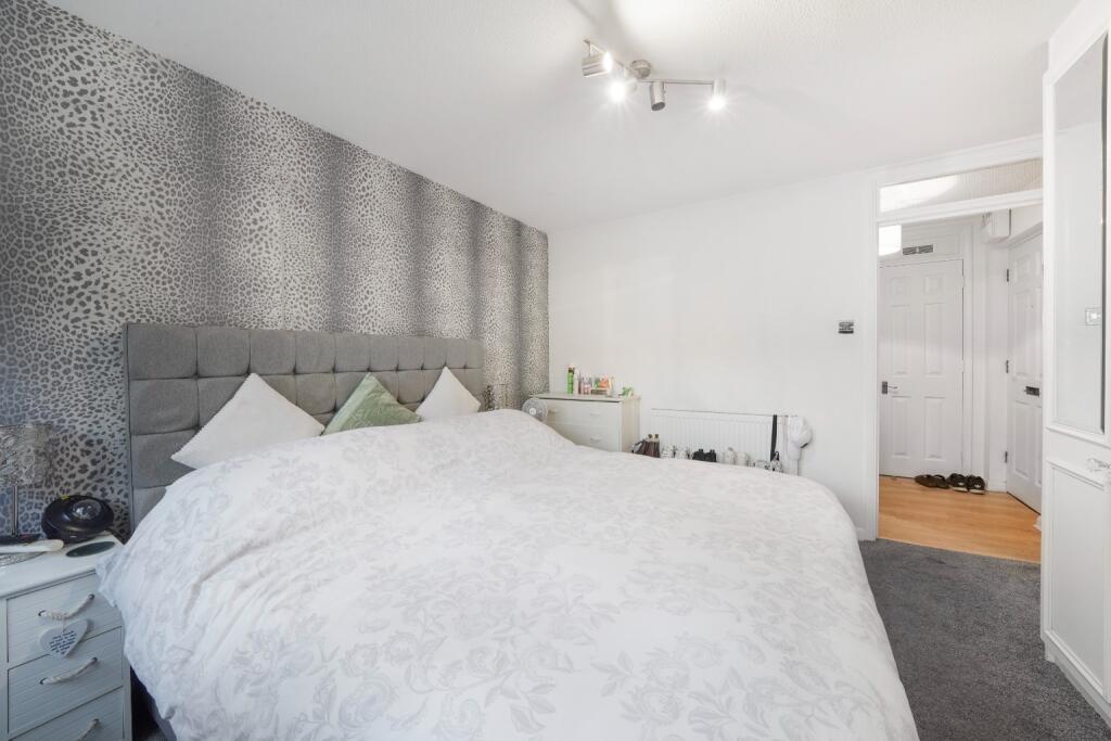Apartment in Three Rivers, Moneyhill, Mill End - View 5