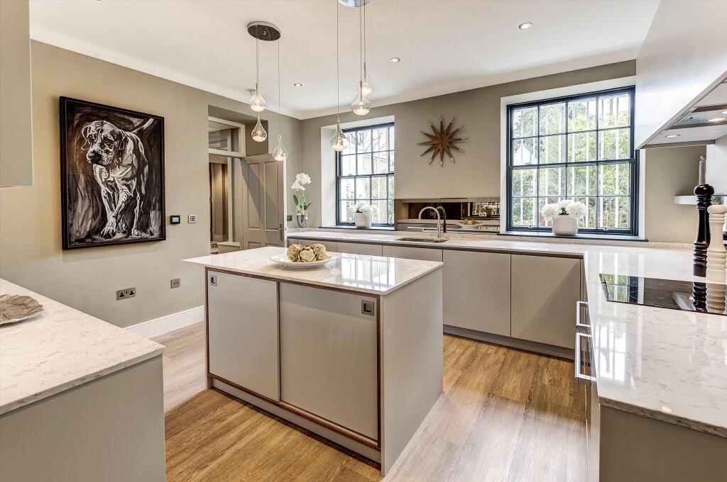 Apartment in London - View 5