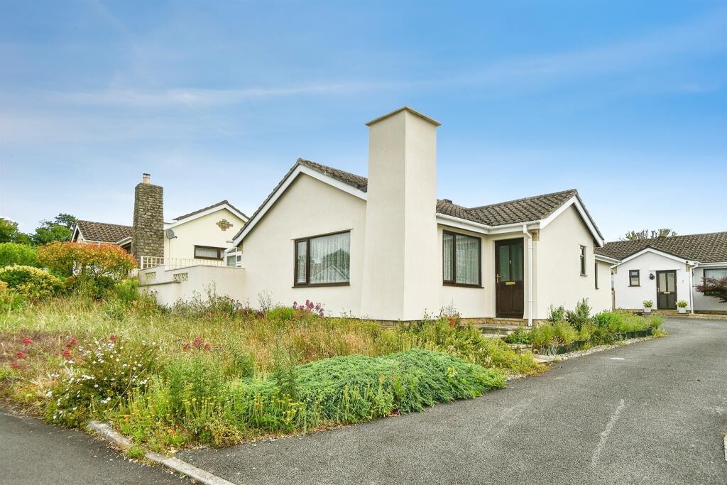 Main image of property: Keevil Avenue, Calne