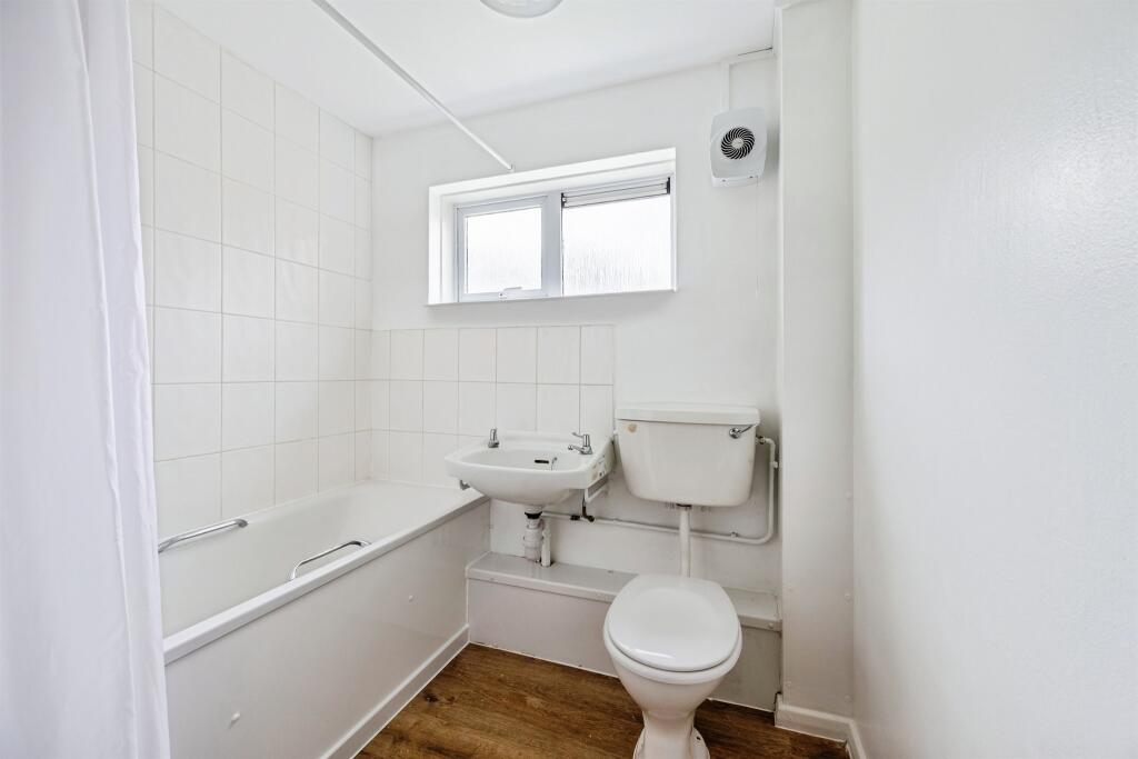 Apartment in Chippenham, Wiltshire - View 5