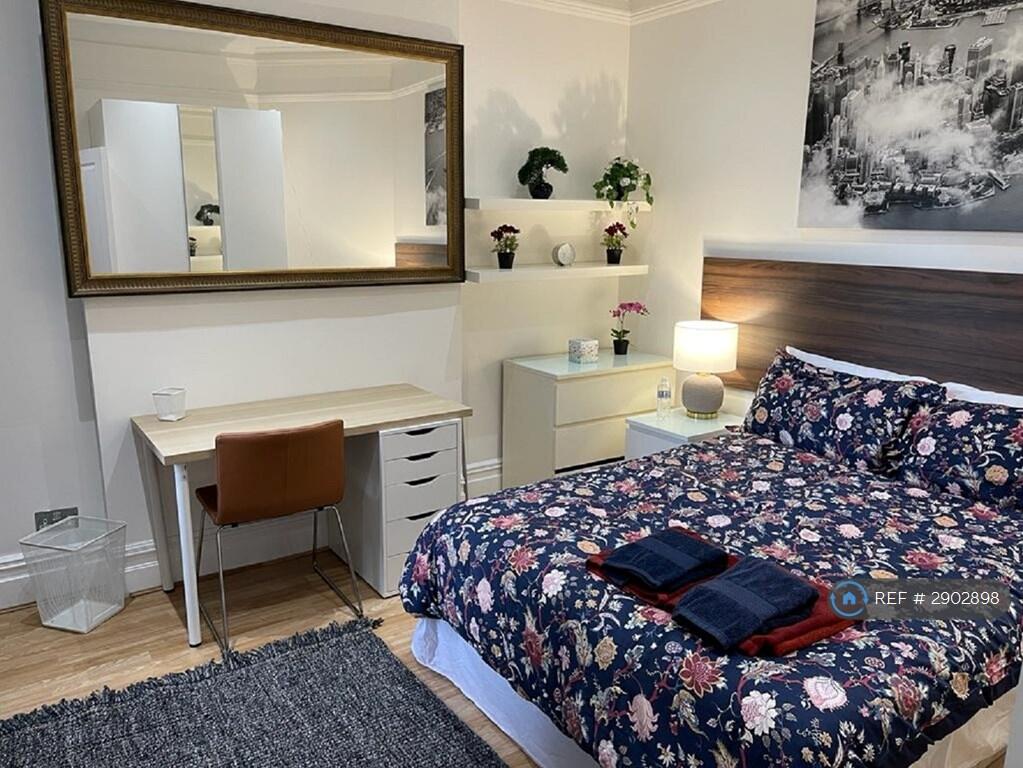 3 bedroom flat for rent