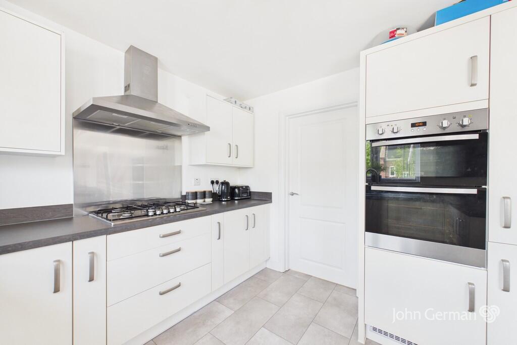 House in East Staffordshire, Tutbury - More