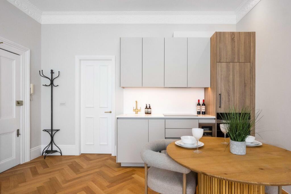 Apartment in London - View 5