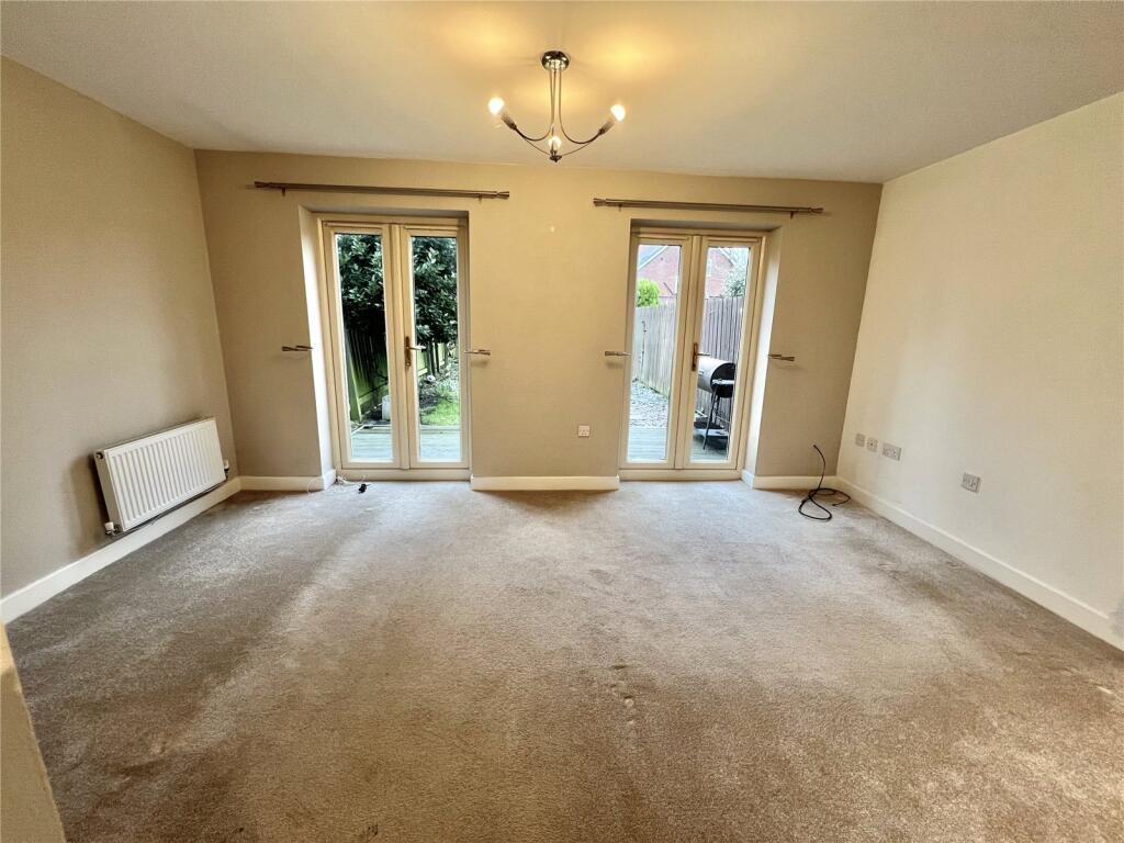 House in Rotherham, Ravenfield - View 4