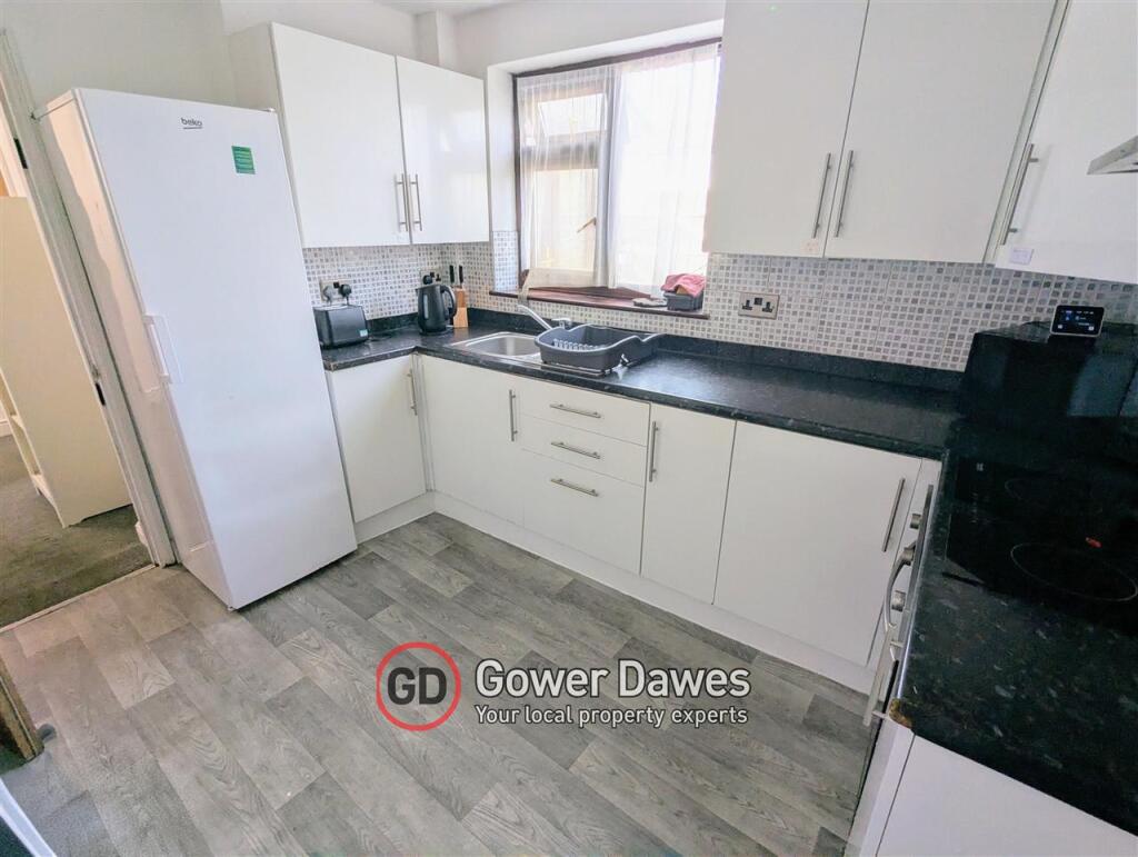 House in Tilbury, Essex - View 3