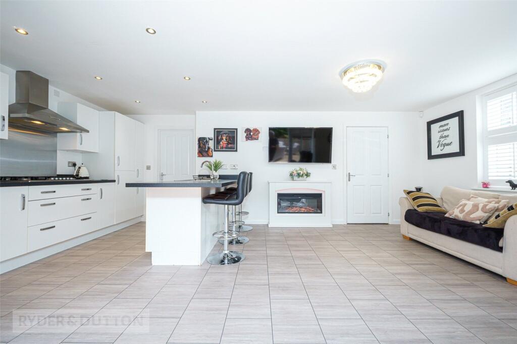 House in Calderdale, New Pellon - View 4