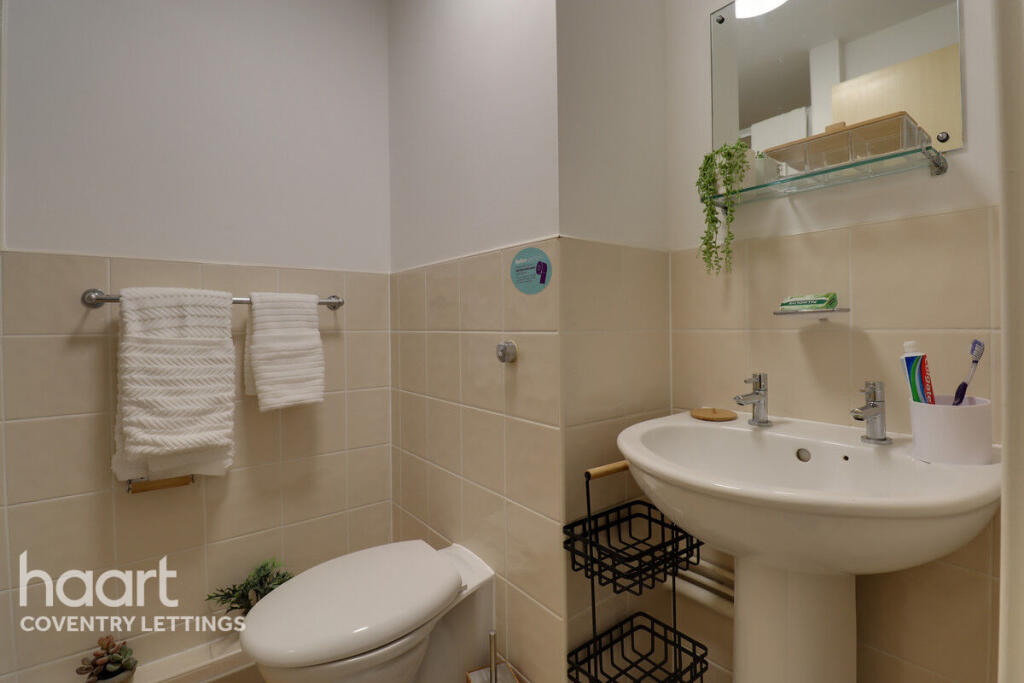 Apartment in Coventry, Read Street Industrial Estate, Lower Stoke - More
