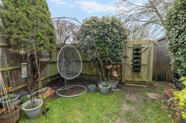 House in Thatcham, West Berkshire - More