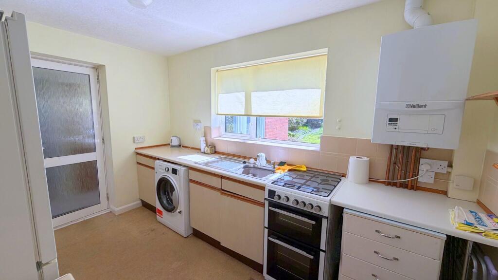 Manor Close, Eastbourne - More