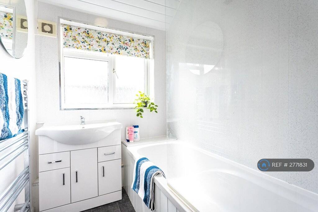 1 bedroom house share for rent