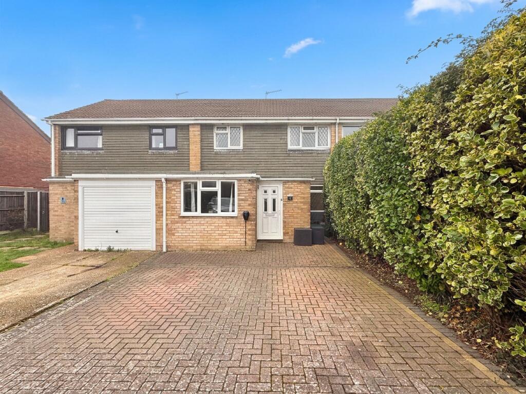 Main image of property: Oakley Close, Holbury, SO45