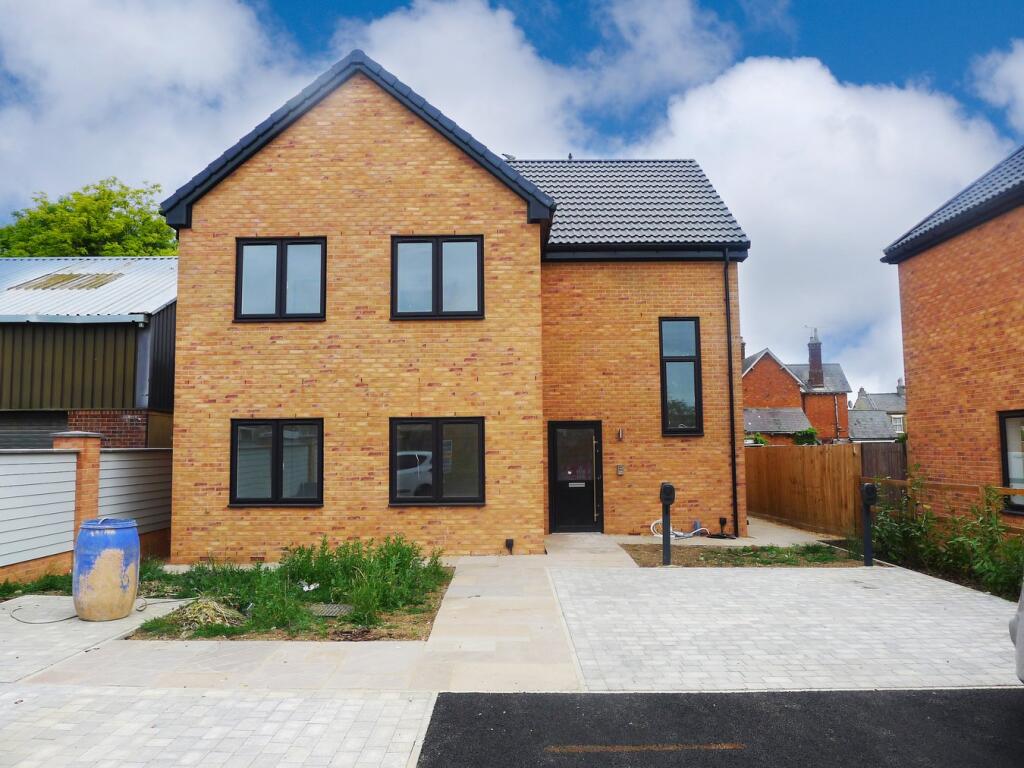 Main image of property: Ivel Road, Shefford, SG17