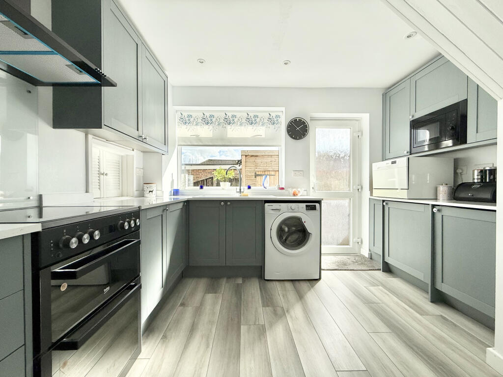 Ashurst Road, West Moors, Ferndown, Dorset, BH22 photo 4