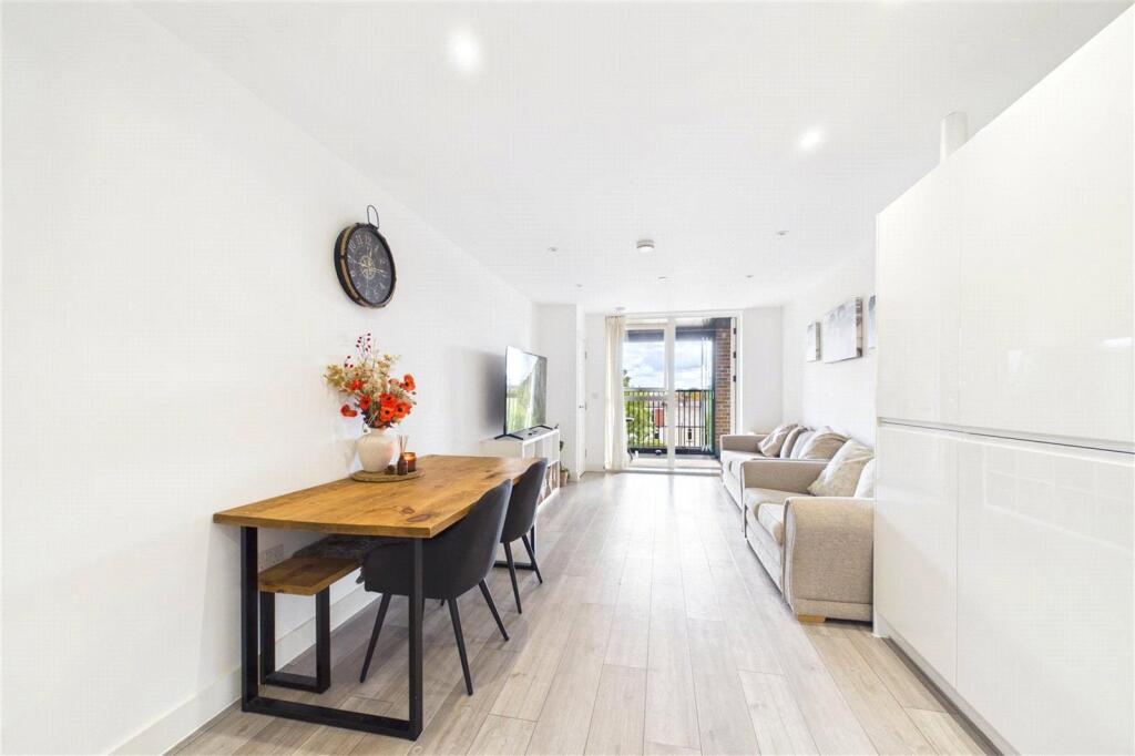Apartment in New Malden, West Barnes - View 3