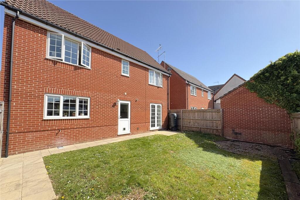 House in Rushmoor, North Town - View 4