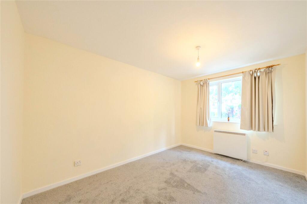 Apartment in Leeds, New Scarbro', Bramley - More