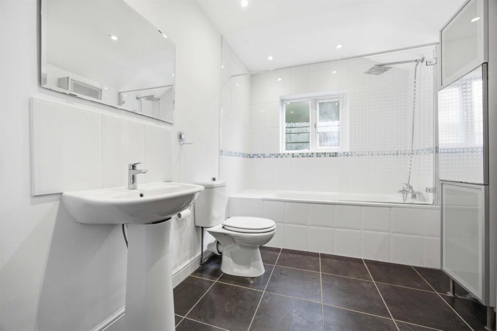 House in London, Cowley - More
