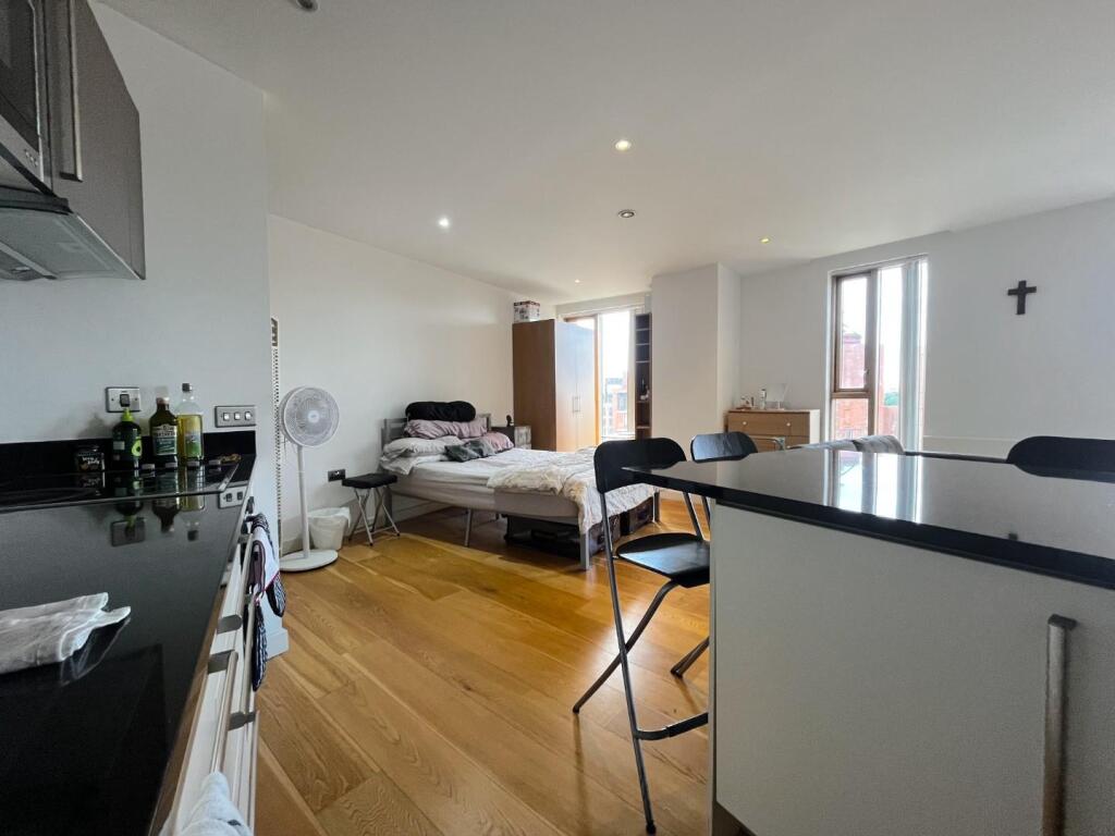 Apartment in Leeds - More