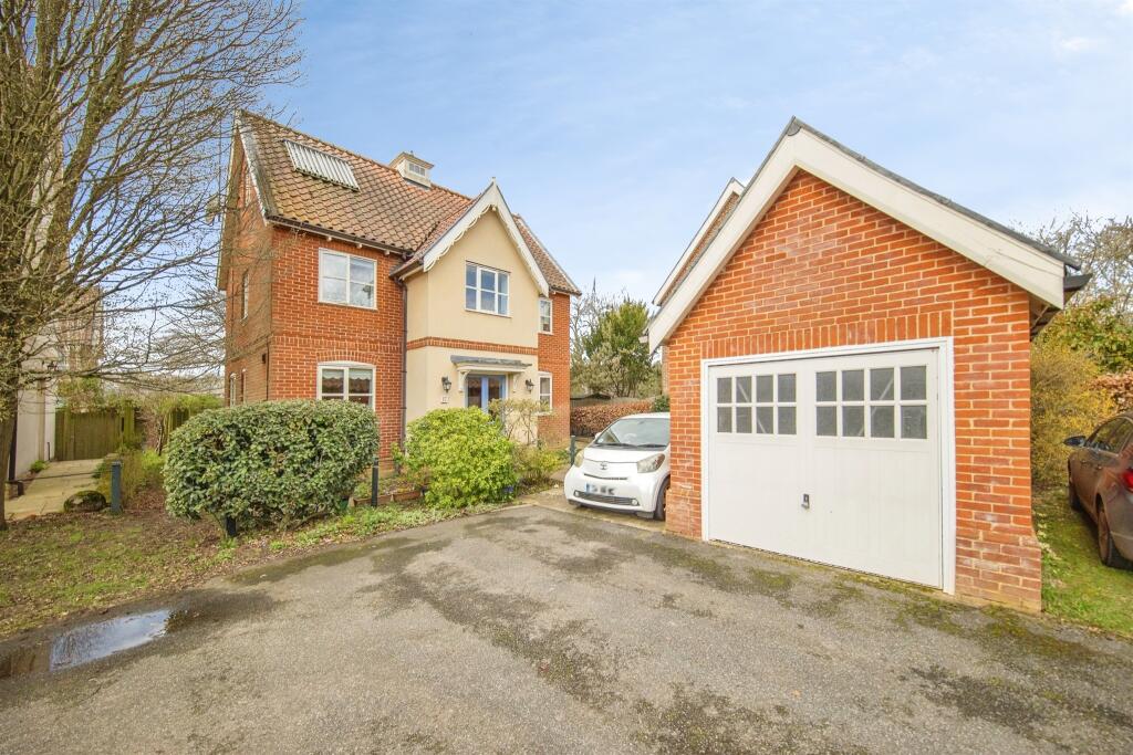 Main image of property: Garden Square, Rendlesham, WOODBRIDGE
