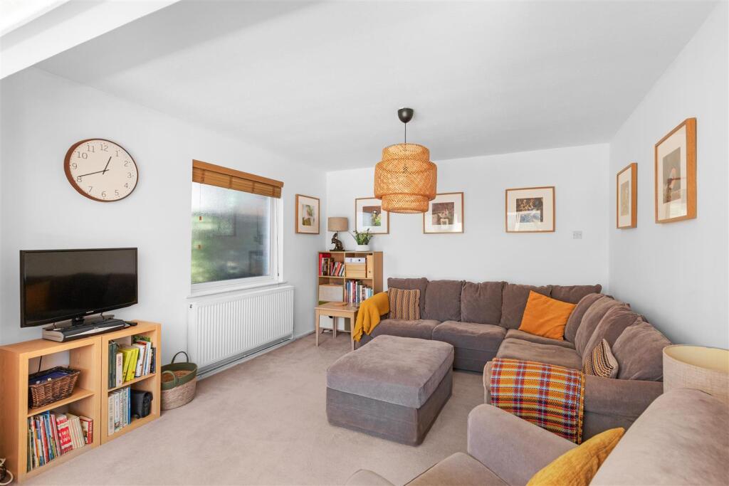 Bowhill, Kettering - More