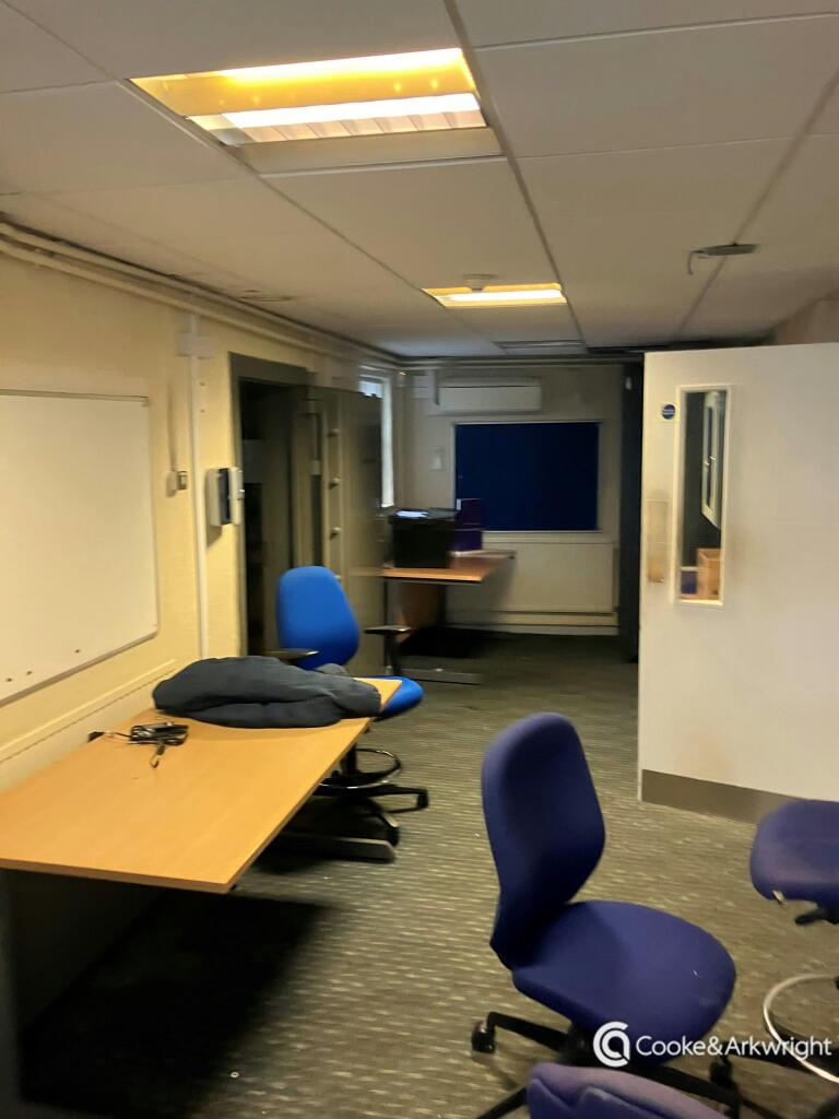 100 - 101 Bute Street, Back room.jpg