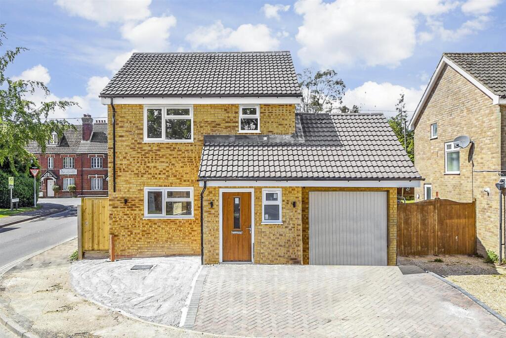 Quarry Way, Southwater, Horsham, West Sussex photo 2