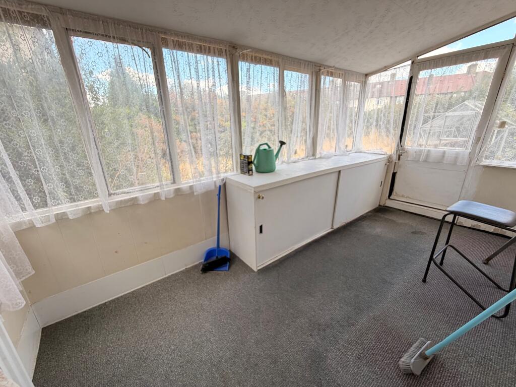 House in London, Scrattons Farm - View 4