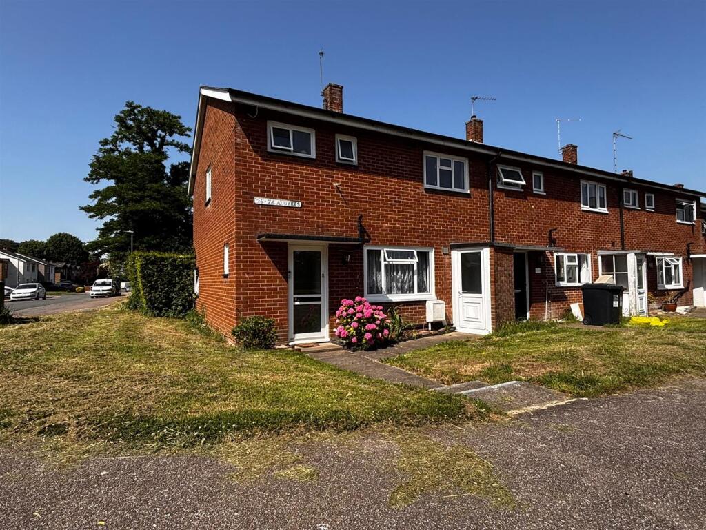 Main image of property: Aldykes, Hatfield