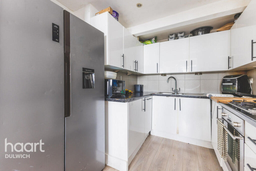 Apartment in London - View 5