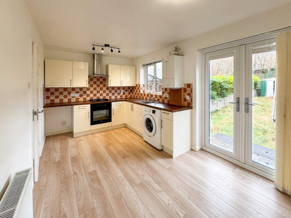 3-bed semi-detached on Stoneleigh Court, Shelley, Huddersfield, HD8, £250,000