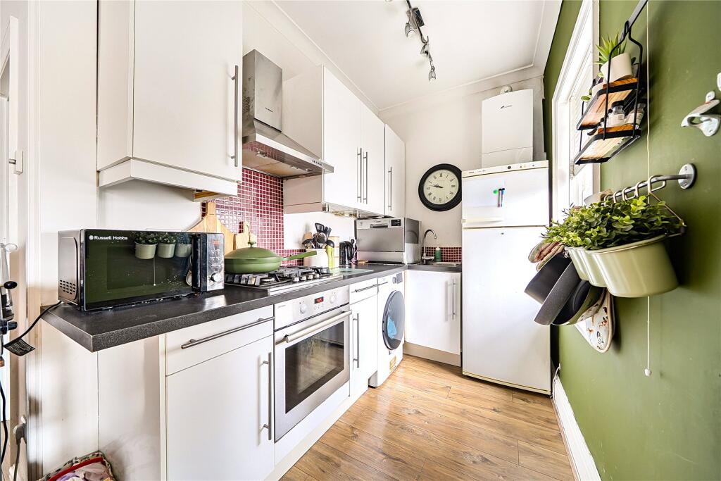 Apartment in London, Seething Wells, Surbiton - View 5