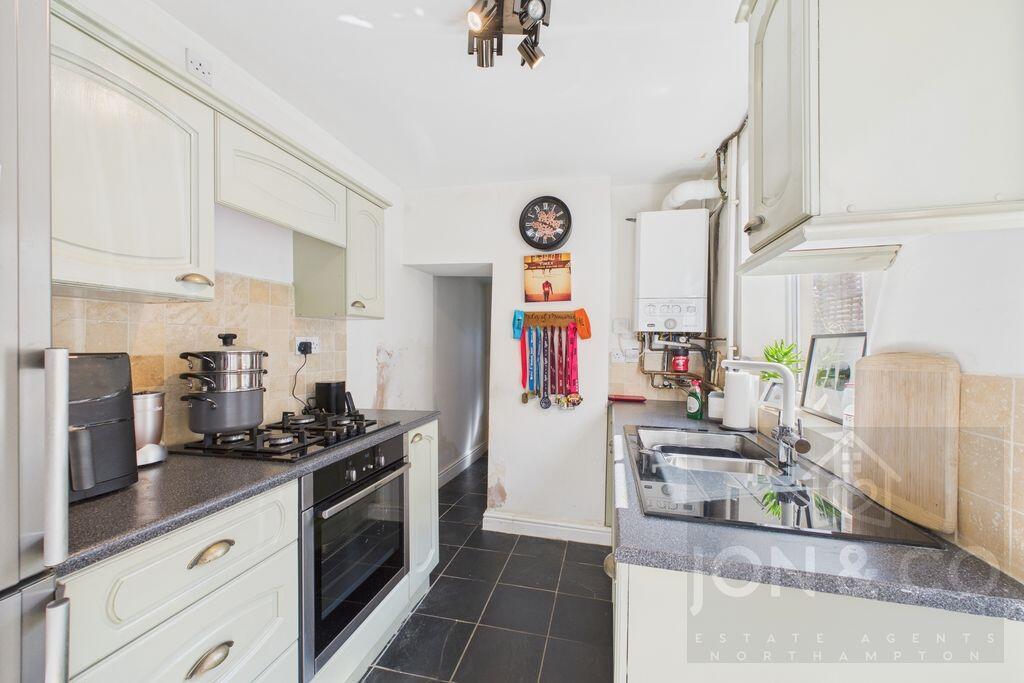 House in Northampton, West Northamptonshire - View 3
