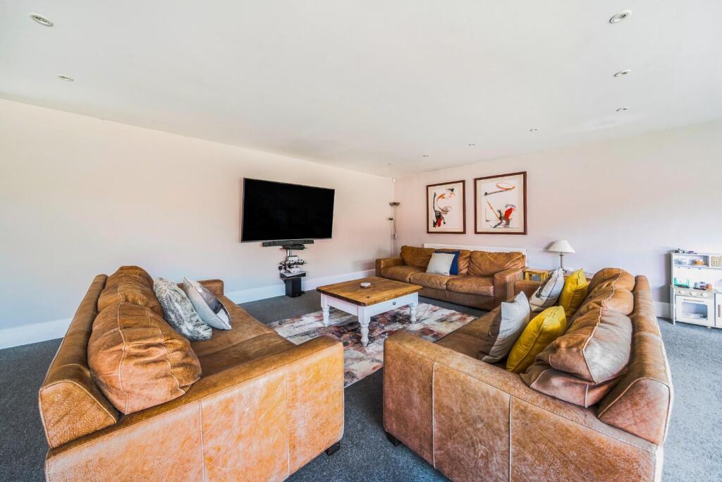 House in Old Windsor, Windsor and Maidenhead - View 5