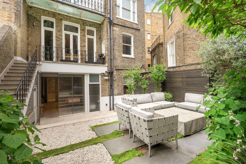 4 bedroom maisonette for rent