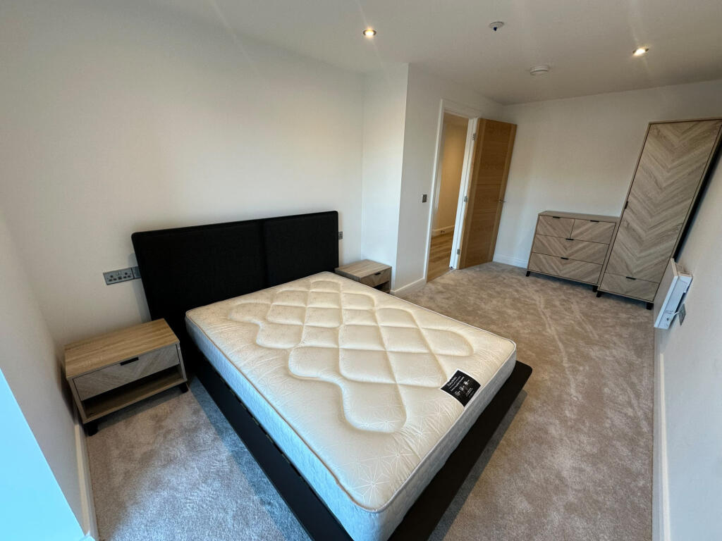 Apartment in Leeds, West Yorkshire - View 5