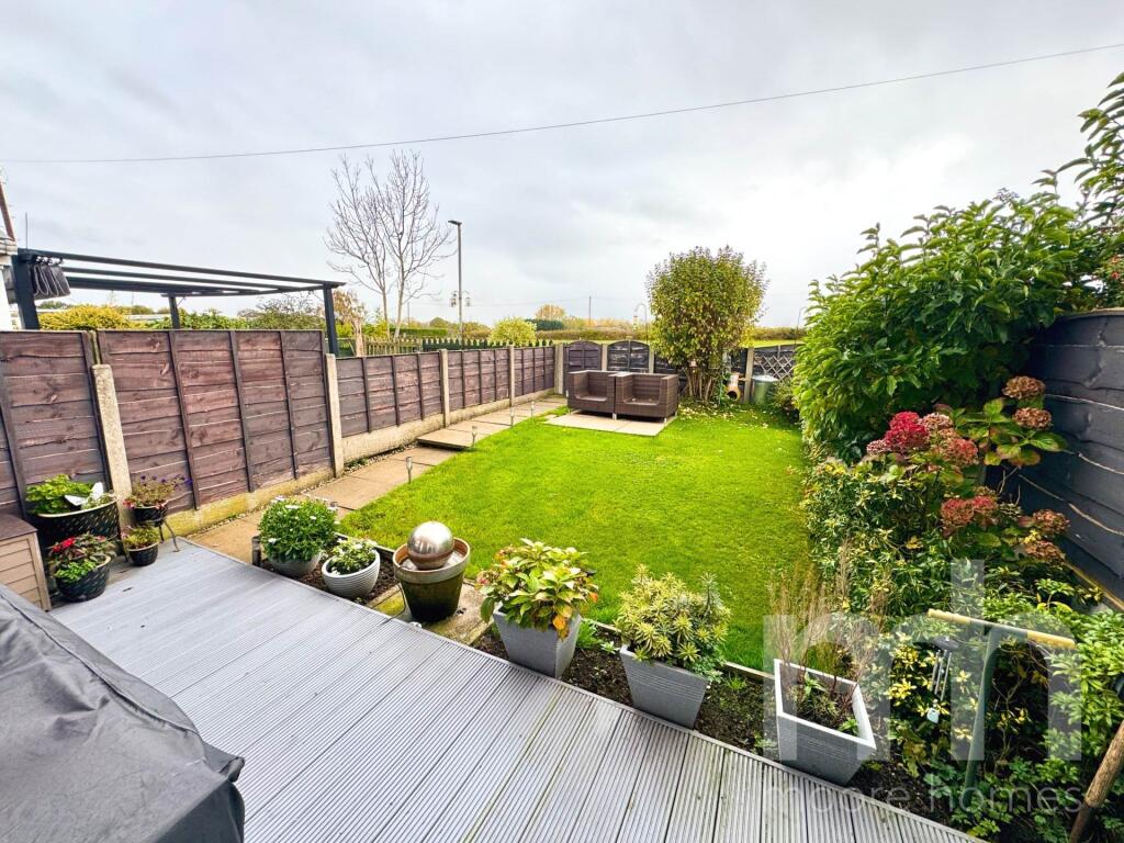 WARTON CLOSE, Bramhall SK7 2NA photo 2