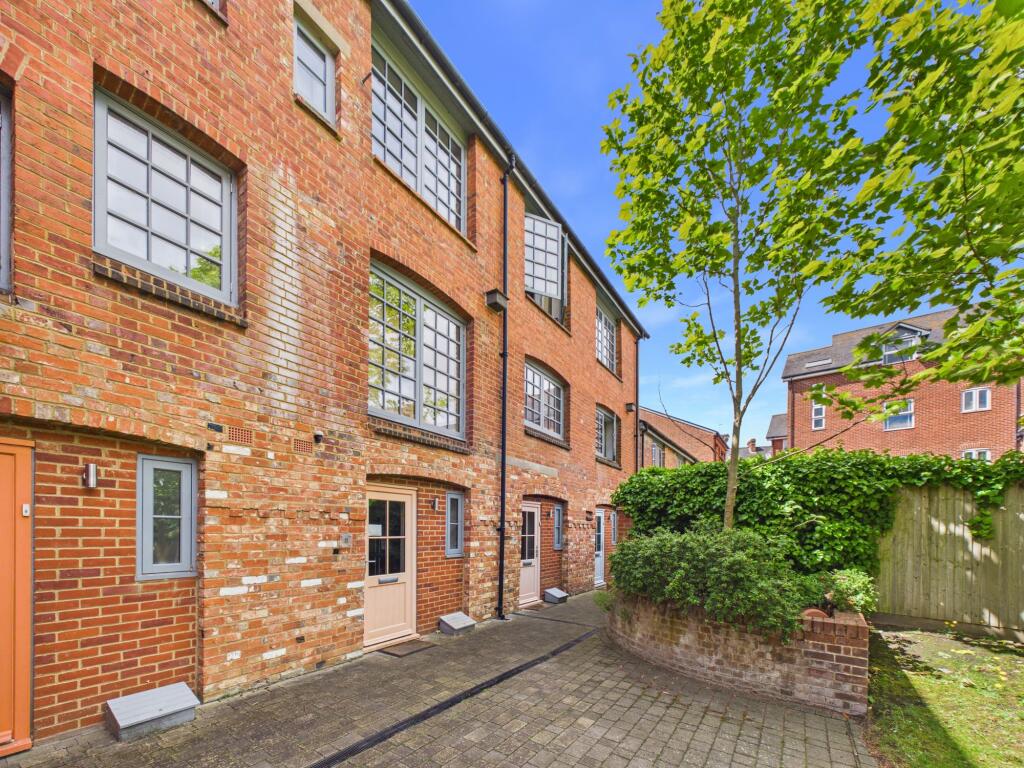 Main image of property: Southampton Street, Reading, RG1