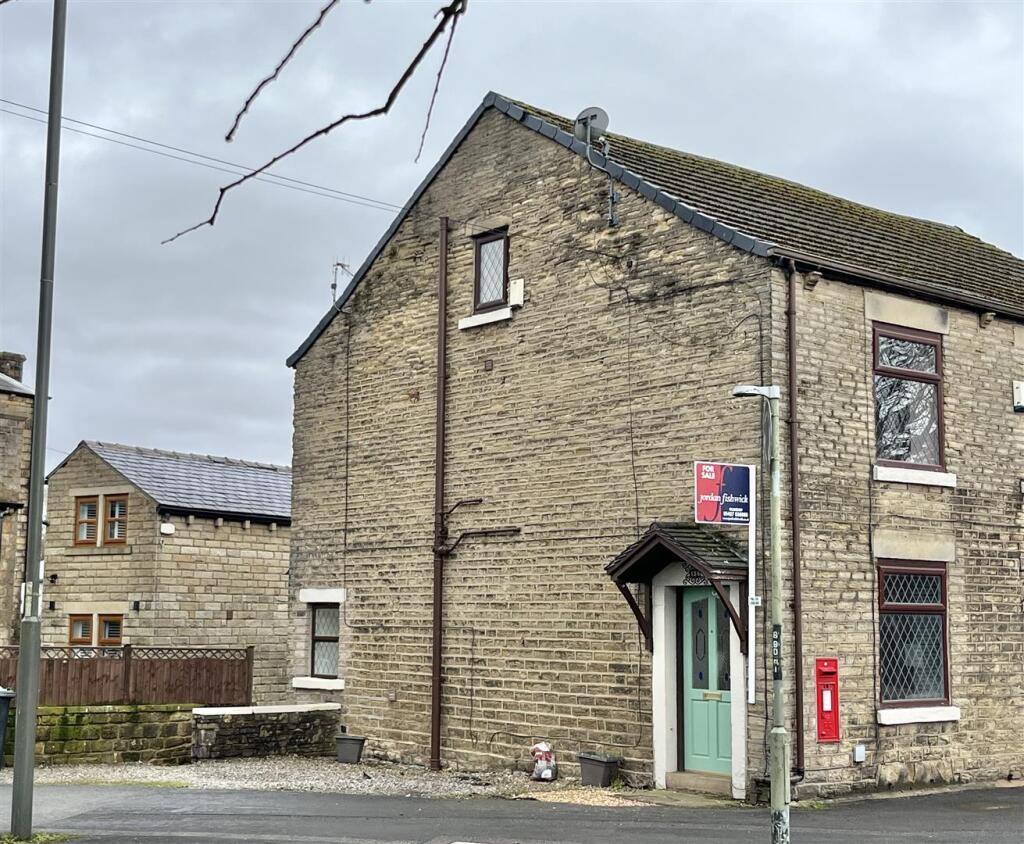 3-bed terraced on Woolley Bridge Hadfield Glossop, £169,950