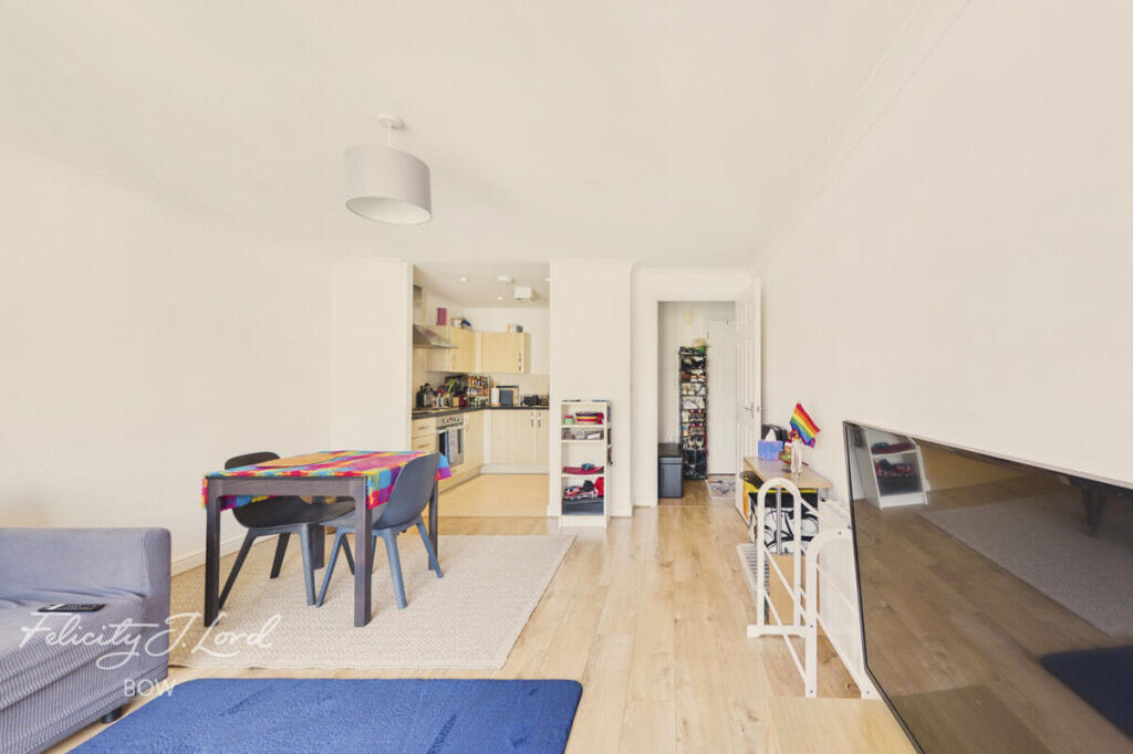 2-bed flat on Candle Street, LONDON, £450,000