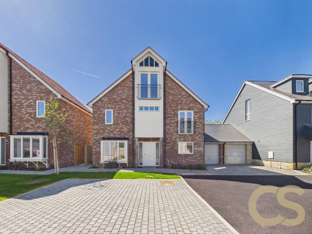 Main image of property: Kingfisher, The Chimes, Old Nazeing Road, Broxbourne, Essex, EN10 6SD